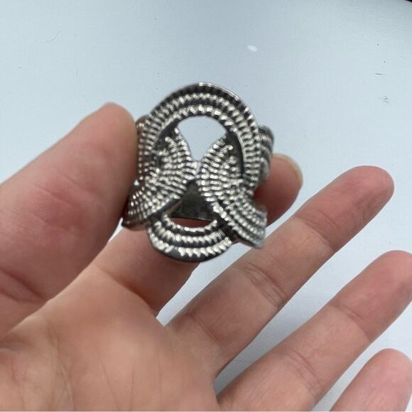 Silver Tone Twist Chunky Ring Band Size 7 - Picture 5 of 7